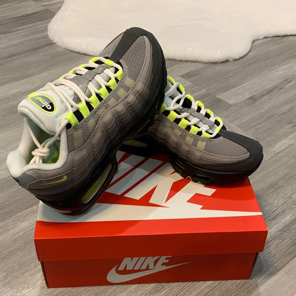 Nike Air Max 95 BB (GS) Grey with Neon Yellow Accents 5 half boys ,7 1/2 ladies